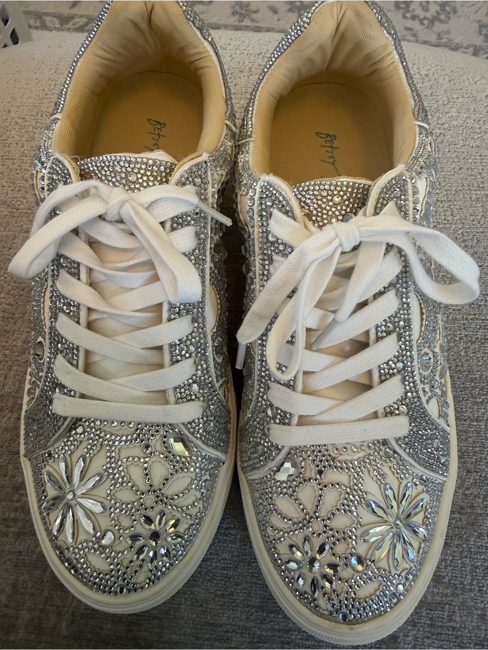 Betsey Johnson SB-Reily Rhinestone Floral Sneakers ✨🤍 size 9.5